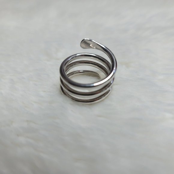 Ring Twirled Design - Picture 4 of 7
